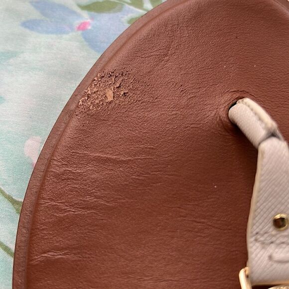 Michael Kors White Leather Logo Sandals Thongs - Picture 2 of 12